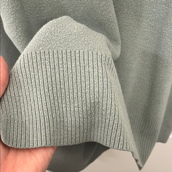 Abercrombie & Fitch Green Crew Neck Sweater Relaxed Fit - Picture 3 of 4